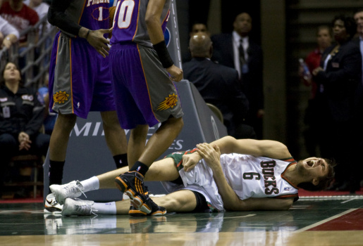Video những vụ chấn thương kinh hoàng nhất trong lịch sử NBA