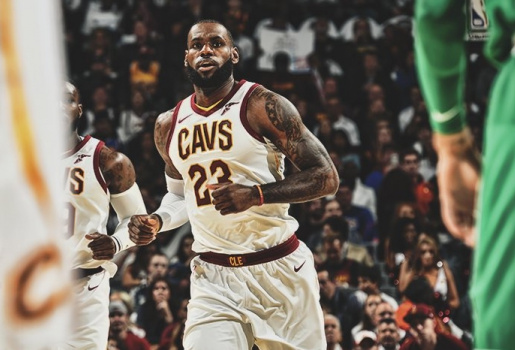 Màn trình diễn không thể chê của LeBron James trong ngày khai mạc NBA 2017-18