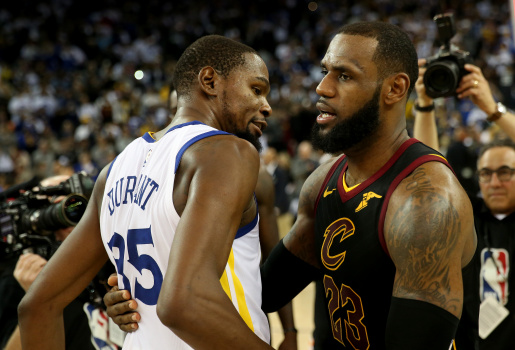 Màn so tài đỉnh cao giữa LeBron James và Kevin Durant (16/1/2017)