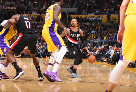 Damian Lillard lên đồng, nhấn chìm Los Angeles Lakers