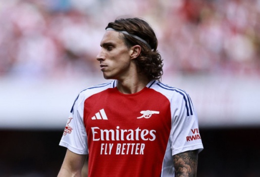 Chấn thương nhẹ của Trossard và Calafiori đặt dấu hỏi chiều sâu đội hình Arsenal