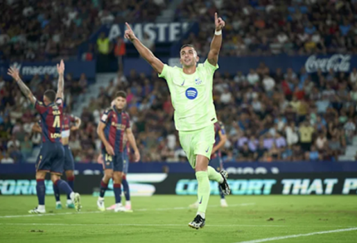 Pedri khai hỏa, Barcelona ngược dòng thắng nghẹt thở Levante