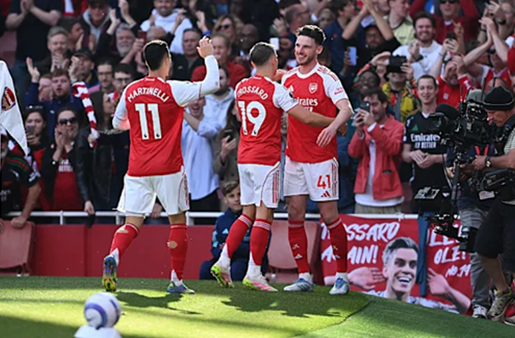 Arsenal bị hiểu lầm: Khi sự thực dụng trở thành biểu tượng của tiến hóa bóng đá Anh