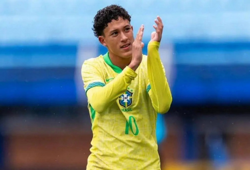 Chelsea vượt Barcelona trong cuộc đua giành Felipe Morais