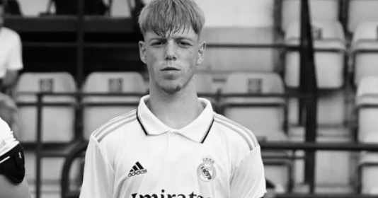 Xabi Alonso mới' của Real Madrid giải nghệ ở tuổi 19