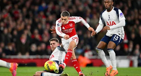 Trossard bùng nổ: Trận đấu hay nhất mùa và lời khẳng định ở derby Bắc London