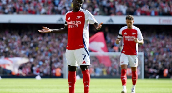 Tìm đối tác cho Saka, Arsenal áp dụng công thức Alexis Sanchez