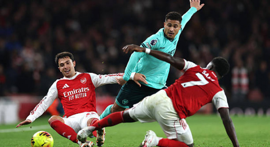 Arsenal đừng để vị trí bét bảng của Wolves đánh lừa