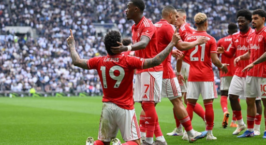 Thua đậm Nottingham 0-3, Tottenham đối diện nguy cơ xuống hạng