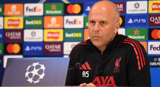 Arne Slot dùng 'biến số' Ekitike giải mã bài toán PSG