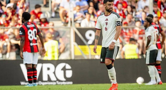 Bruno hỏng penalty, Man Utd thua ngược Milan 2-4