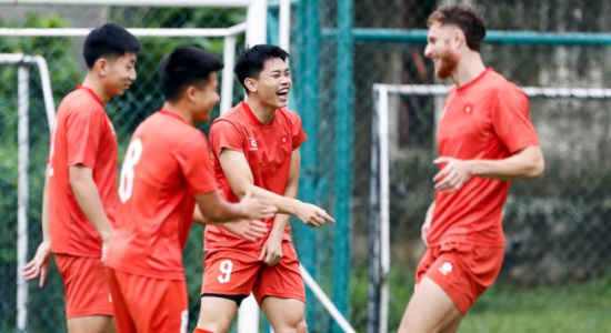 HLV Kim Sang-sik chọn đội hình nào để hóa giải Malaysia?