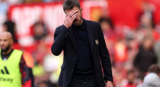 Thua 10 người Man City, Carrick hết sạch lời bào chữa