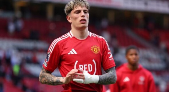 Chelsea đứng giữa hai lựa chọn khi Garnacho bứt phá, Sancho lung lay