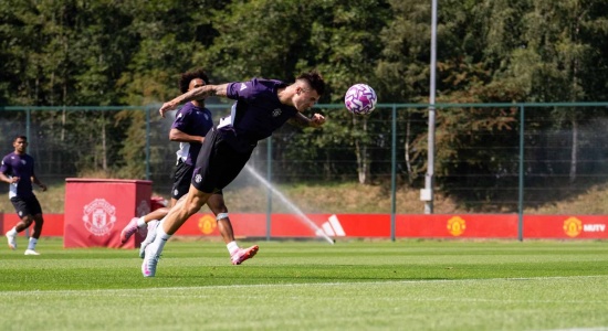 Andre Onana và Zirkzee trở lại, Sesko tạo khí thế mới cho MU