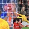 CHOÁNG! CĐV hành động điên rồ góp phần giúp PSG loại Liverpool