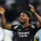 Lewis-Skelly gây bất ngờ khi được Neville và Carragher vinh danh