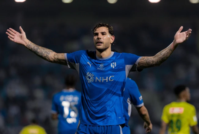 Al Hilal hủy diệt Al Khaleej 5-1, bám đuổi Al Nassr trên BXH
