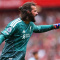 Alisson nổi điên đá thủng bảng trọng tài sau trận hòa của Liverpool