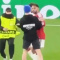 Matheus Cunha bị fan cuồng áp sát sau trận Man United thắng Sabah