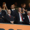 Fan MU biểu tình dữ dội, Ratcliffe phải lén vào Old Trafford