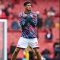 Hincapie rời sân trên cáng sau trận thắng của Arsenal