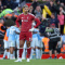 Barcelona kỳ vọng Liverpool mua đứt Araujo