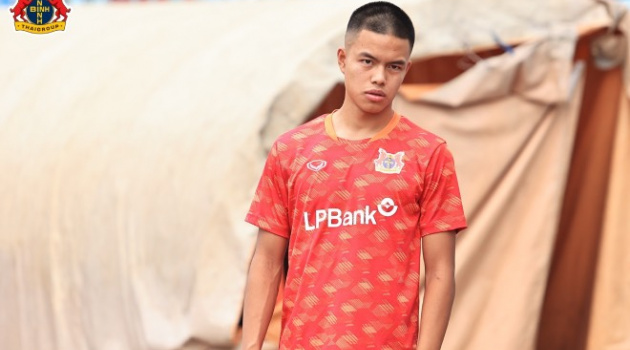 Chung Nguyen Do gây xúc động khi học Quốc ca, tỏa sáng ngay trận ra mắt Ninh Bình