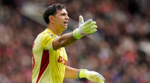 Lộ lý do thương vụ Emiliano Martinez tới MU đổ bể phút chót