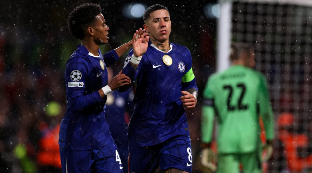 Enzo nhường Estevao đá 11m, Chelsea thắng đậm Ajax