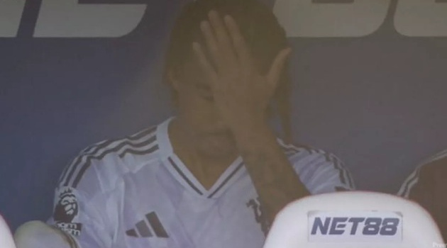 Leny Yoro cần được Manchester United bảo vệ sau trận đấu đáng quên