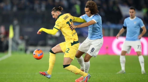 Milan gục ngã trước Lazio vì một cái lắc đầu định mệnh