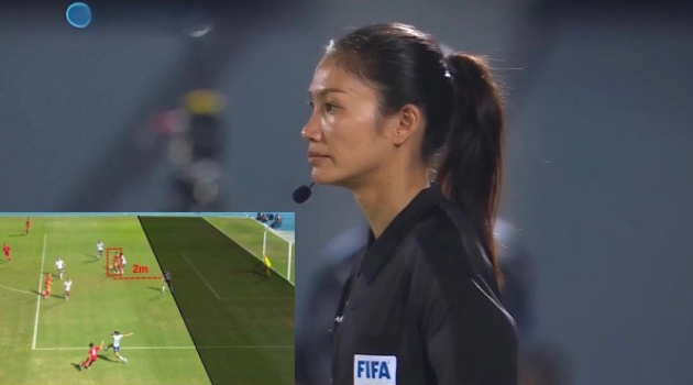 Sai lầm trọng tài trận nữ Việt Nam gây tranh cãi trên báo chí châu Âu