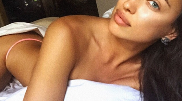 Irina Shayk lại gây sốt trên sàn thời trang