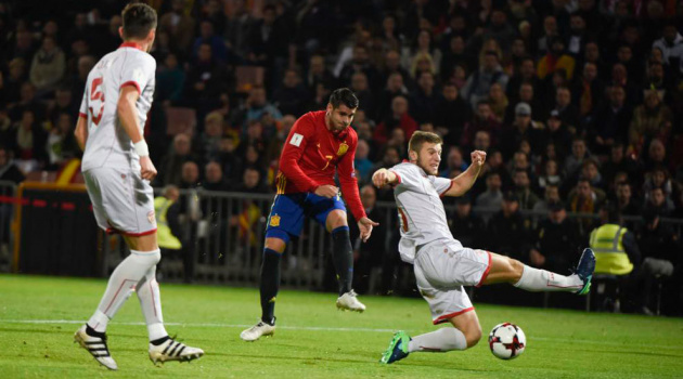 Morata rời sân đau đớn, Real lo lắng