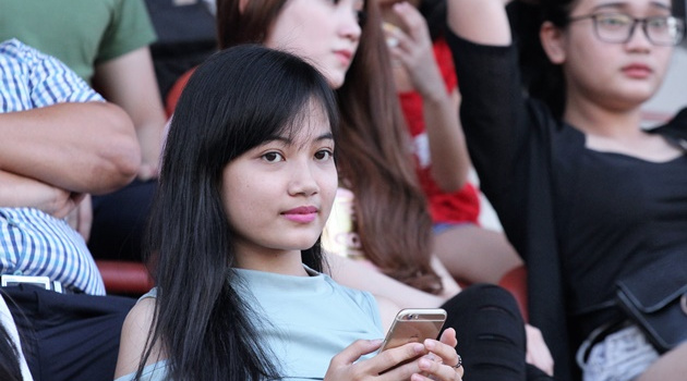 Mất ngôi vương, U21 HAGL vẫn được bóng hồng mặn nồng săn đón