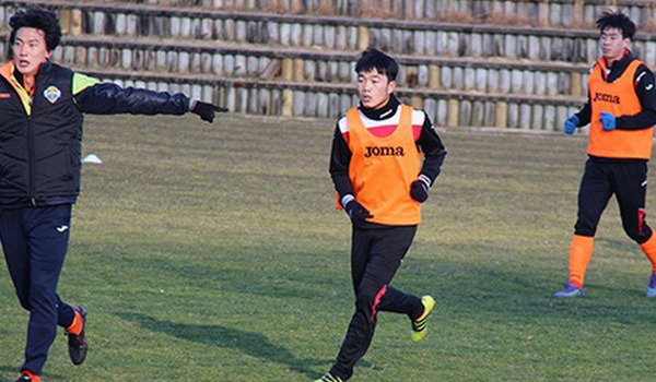 Xuân Trường lại ghi siêu phẩm cho Gangwon FC