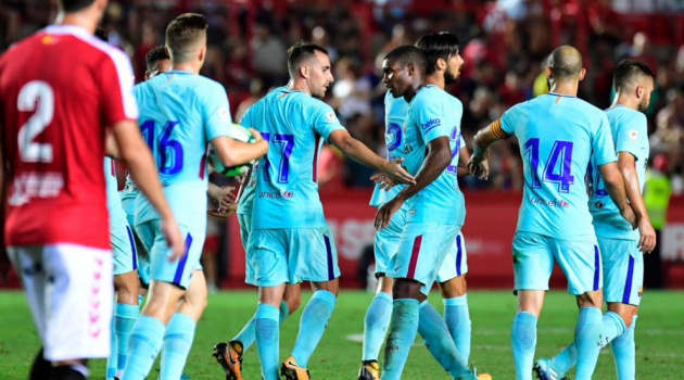 Alcacer lập siêu phẩm đá phạt, Barca vất vả cầm hòa đội hạng hai