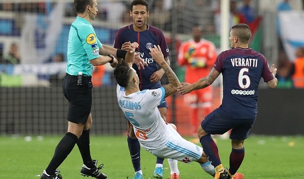 CHÍNH THỨC: Neymar nhận án phạt vì chơi xấu đối thủ