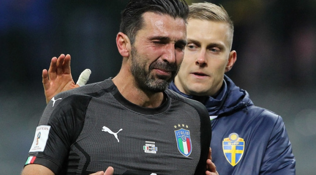 Hòa tuyệt vọng ở San Siro, Italia chia tay World Cup trong nước mắt