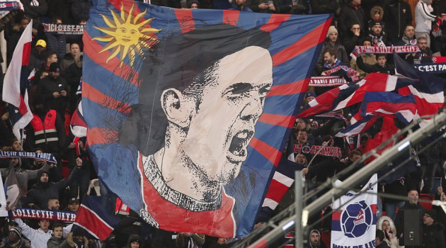 Vì Cavani, Neymar giận dỗi ra mặt với fan PSG