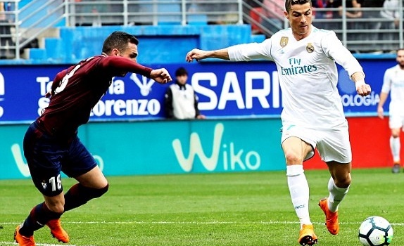 Siêu nhân Ronaldo lại ra tay ứng cứu Real Madrid