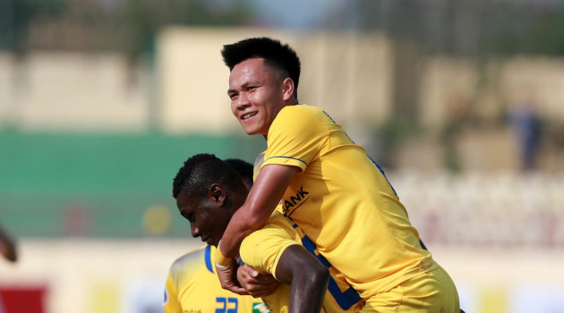 Em họ Văn Quyến lập công, SLNA giành thắng lợi AFC Cup