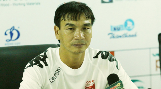 Học trò chơi xấu, HLV Phan Văn Giàu vẫn đá xoáy trọng tài 