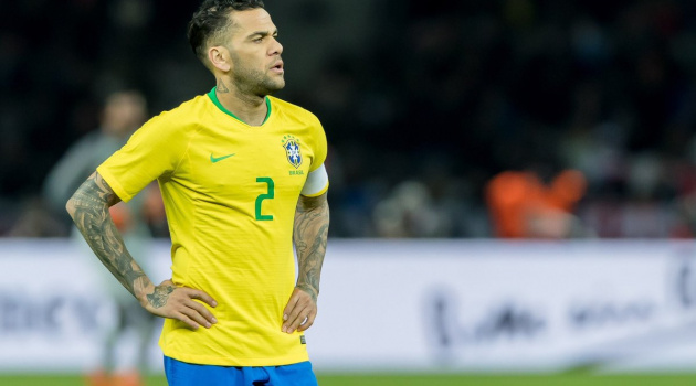 Dani Alves 99% lỡ World Cup, xứ Samba lo lắng