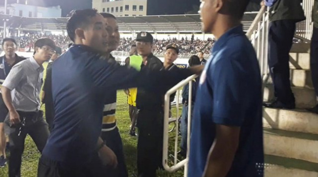 Sếp lớn HAGL lên tiếng vụ người ban tổ chức sân tấn công HLV Hà Nội FC