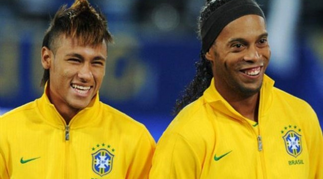 Quá khứ và Hiện tại: Ronaldinho với Neymar, ai là số 10 xuất sắc nhất?