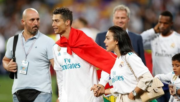 SỐC: Sợ IS, Ronaldo thuê vệ sĩ siêu cấp