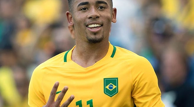 Hãy loại ngay Jesus, Roberto Firmino xứng đáng hơn
