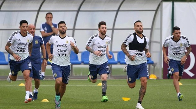 Kaka chỉ ra điểm yếu của Messi và ĐT Argentina